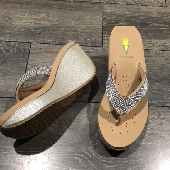 Volitile Gold Glitter Bling Sandal Women’s Size 8